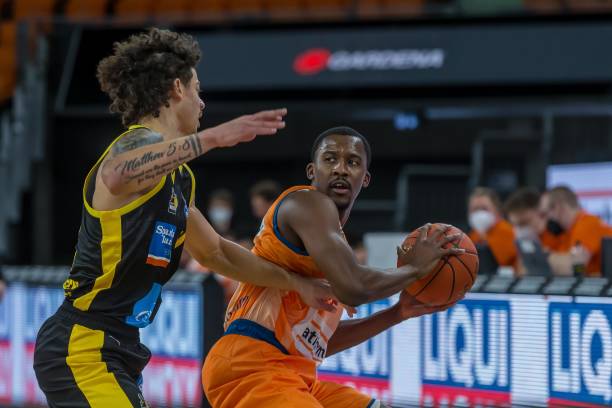 兰中场新星 兰中场新星